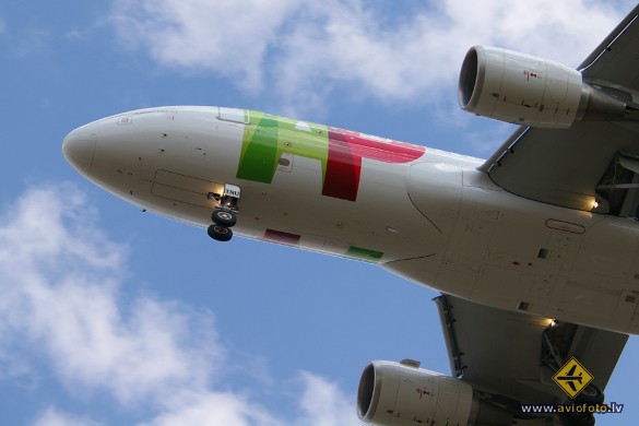 Airbus A320-214