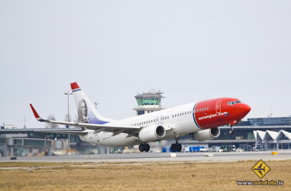 Boeing 737-8BK