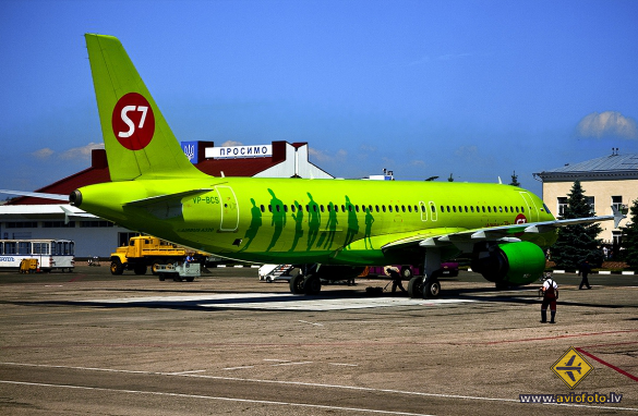 Airbus A320-214