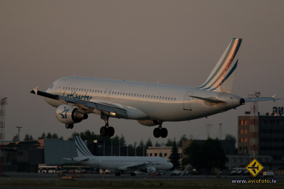 Airbus A320-211
