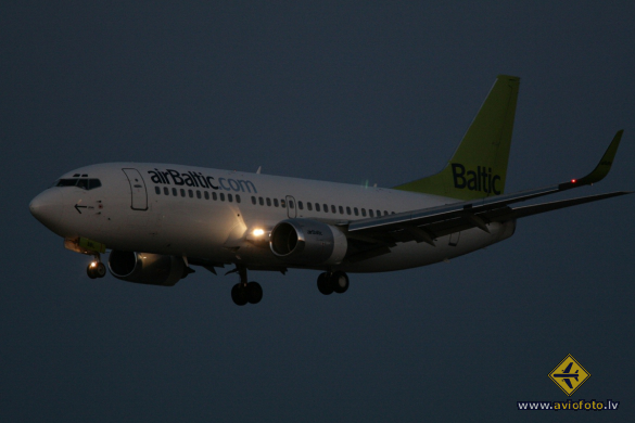 Boeing 737-33V