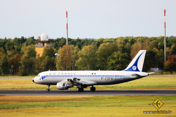 Airbus A320-211
