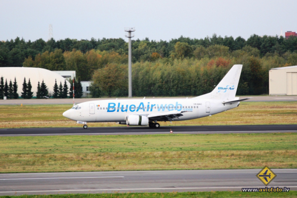 Boeing 737-377
