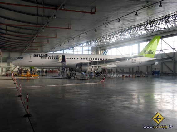 Boeing 757-256