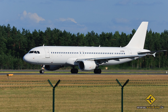 Airbus A320-214