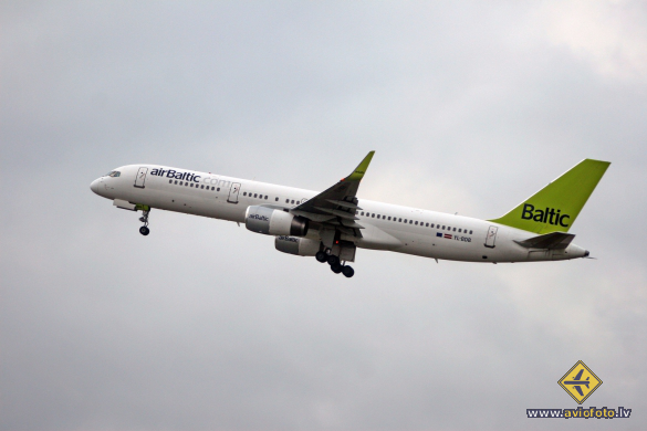 Boeing 757-256