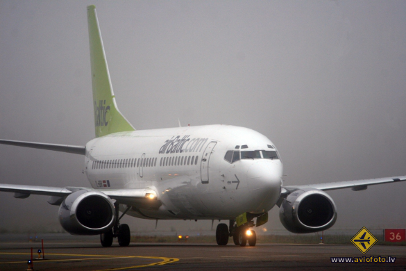 Boeing 737-31S