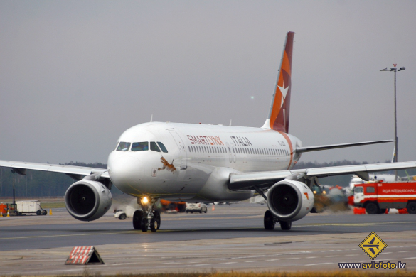 Airbus A320-211