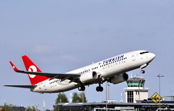 Boeing 737-8F2