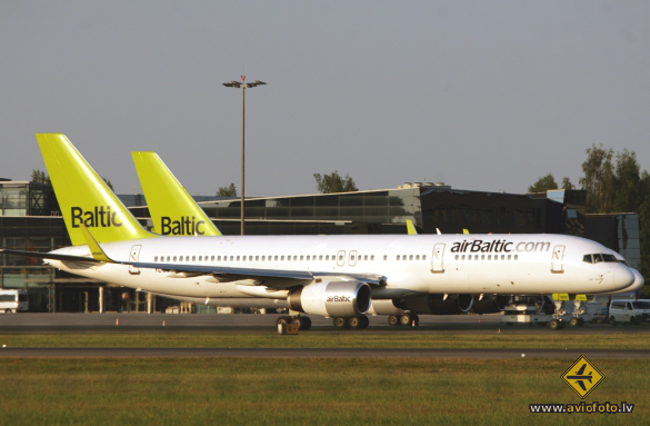 Boeing 757-256