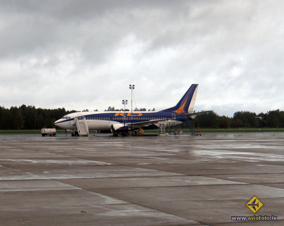 Boeing 737-35B