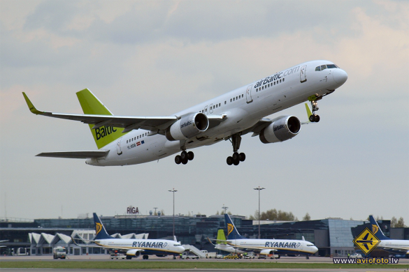 Boeing 757-256