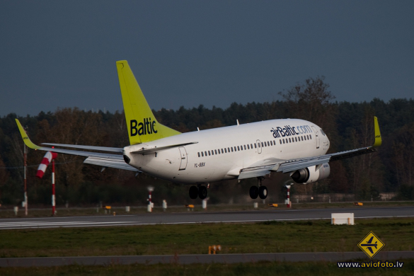 Boeing 737-36Q