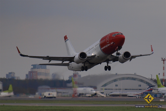 Boeing 737-33S