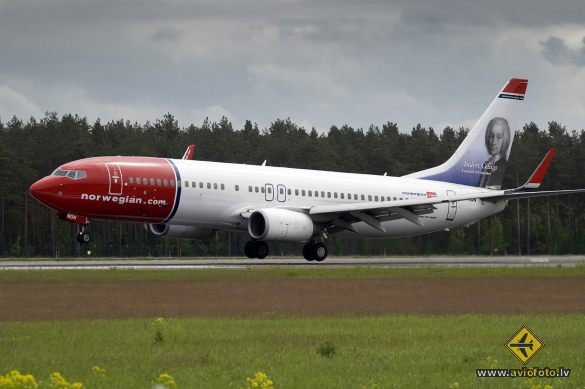 Boeing 737-86N