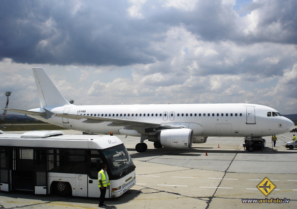 Airbus A320-214