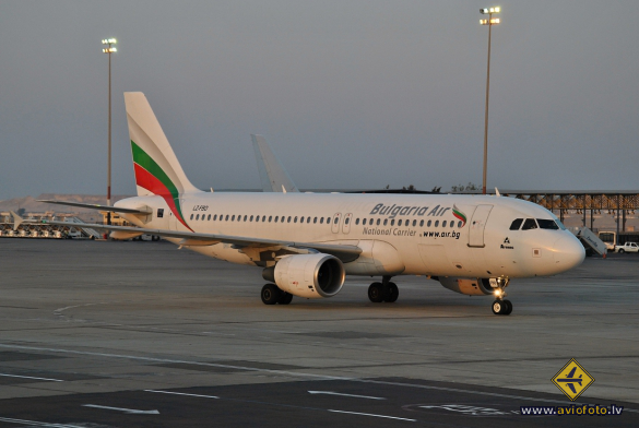 Airbus A320-214