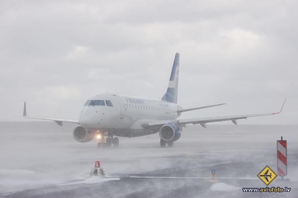 Embraer 170STD (ERJ-170-100STD)