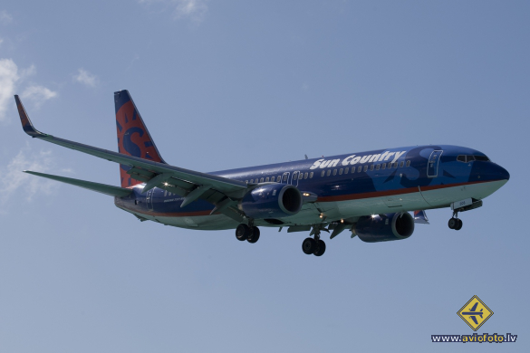 Boeing 737-8BK