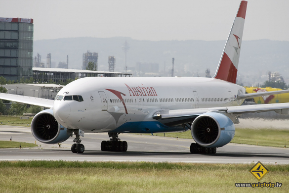 Boeing 777-2B8/ER