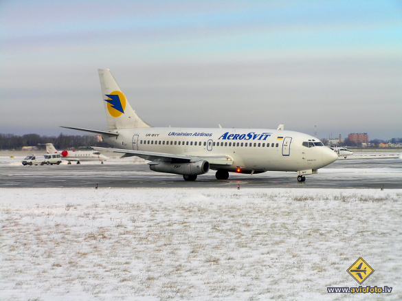 Boeing 737-2Q8/Adv
