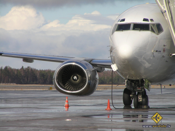 Boeing 737-33V