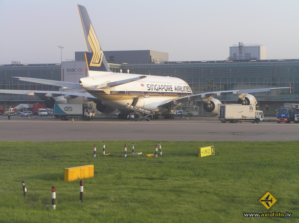 Airbus A380-841