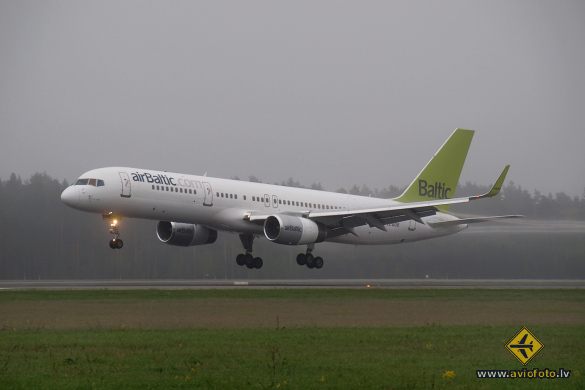 Boeing 757-256
