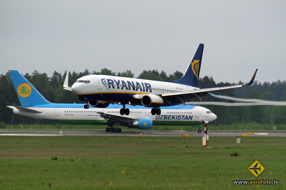 Boeing 737-8AS