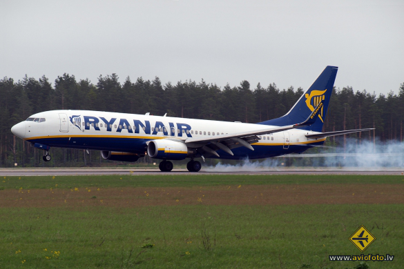 Boeing 737-8AS