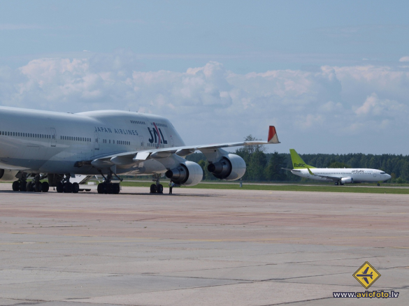 Boeing 747-446