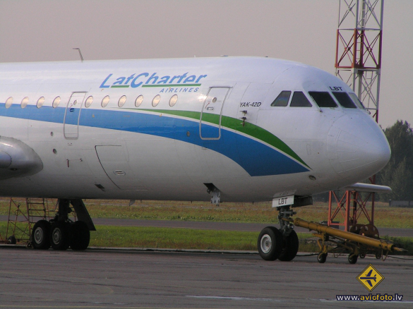 Yakovlev Yak-42D