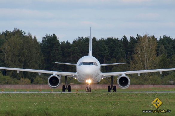 Airbus A320-211