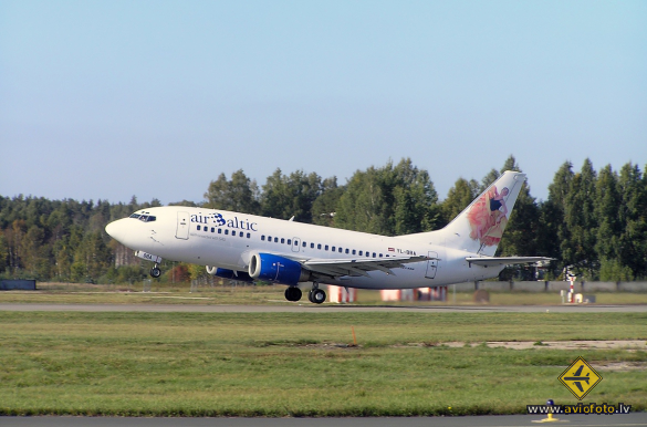 Boeing 737-505
