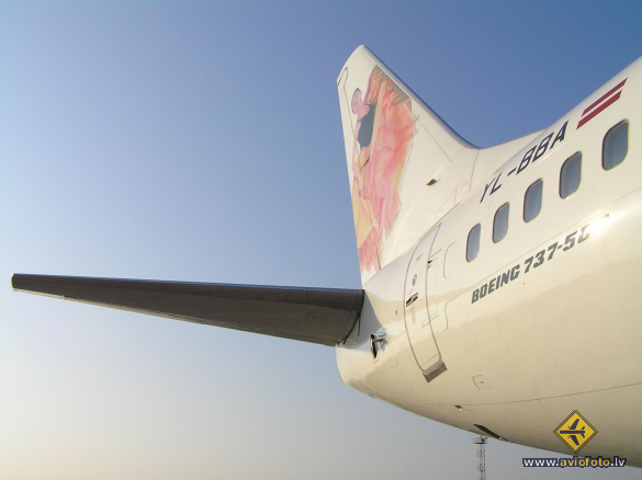 Boeing 737-505