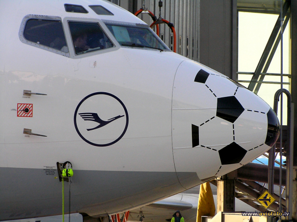 Boeing 737-530
