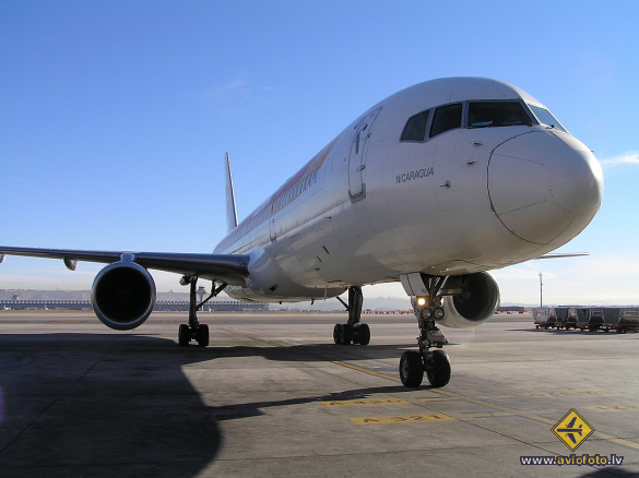 Boeing 757-256