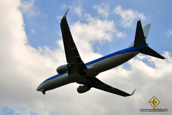 Boeing 737-8K2