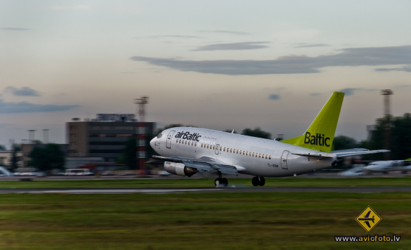 Boeing 737-522