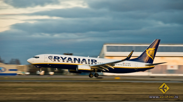 Boeing 737-8AS