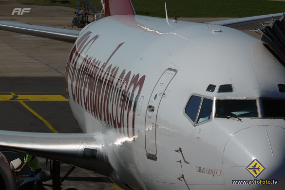 Boeing 737-3Q8