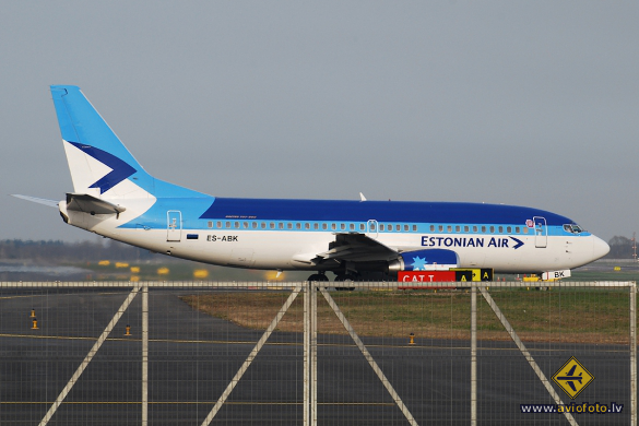 Boeing 737-36N