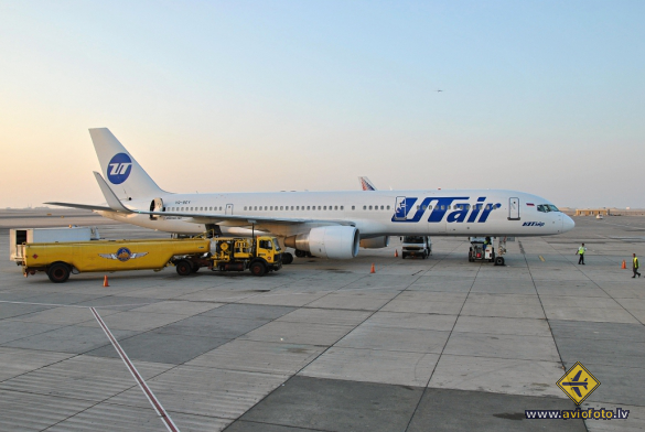 Boeing 757-2Q8