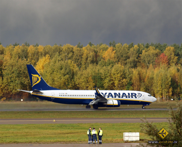 Boeing 737-8AS