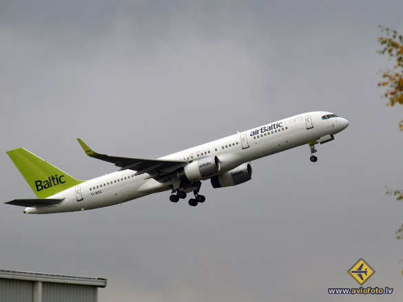 Boeing 757-256