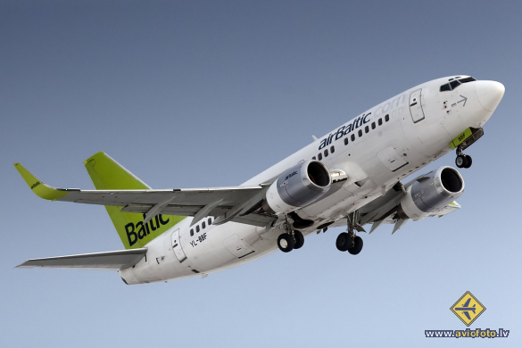 Boeing 737-548