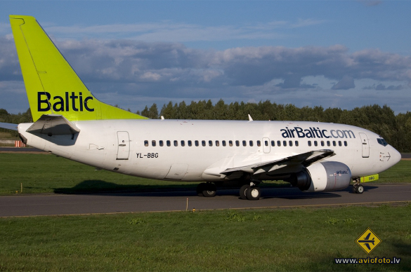 Boeing 737-548