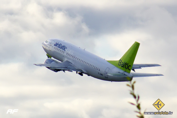 Boeing 737-548