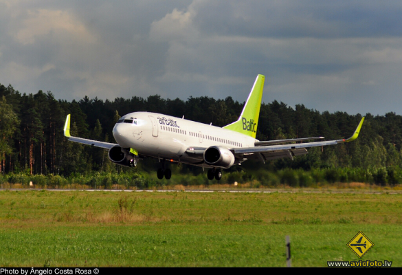 Boeing 737-36Q