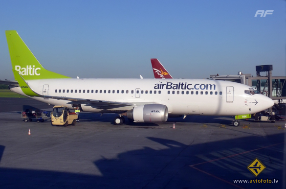 Boeing 737-33V